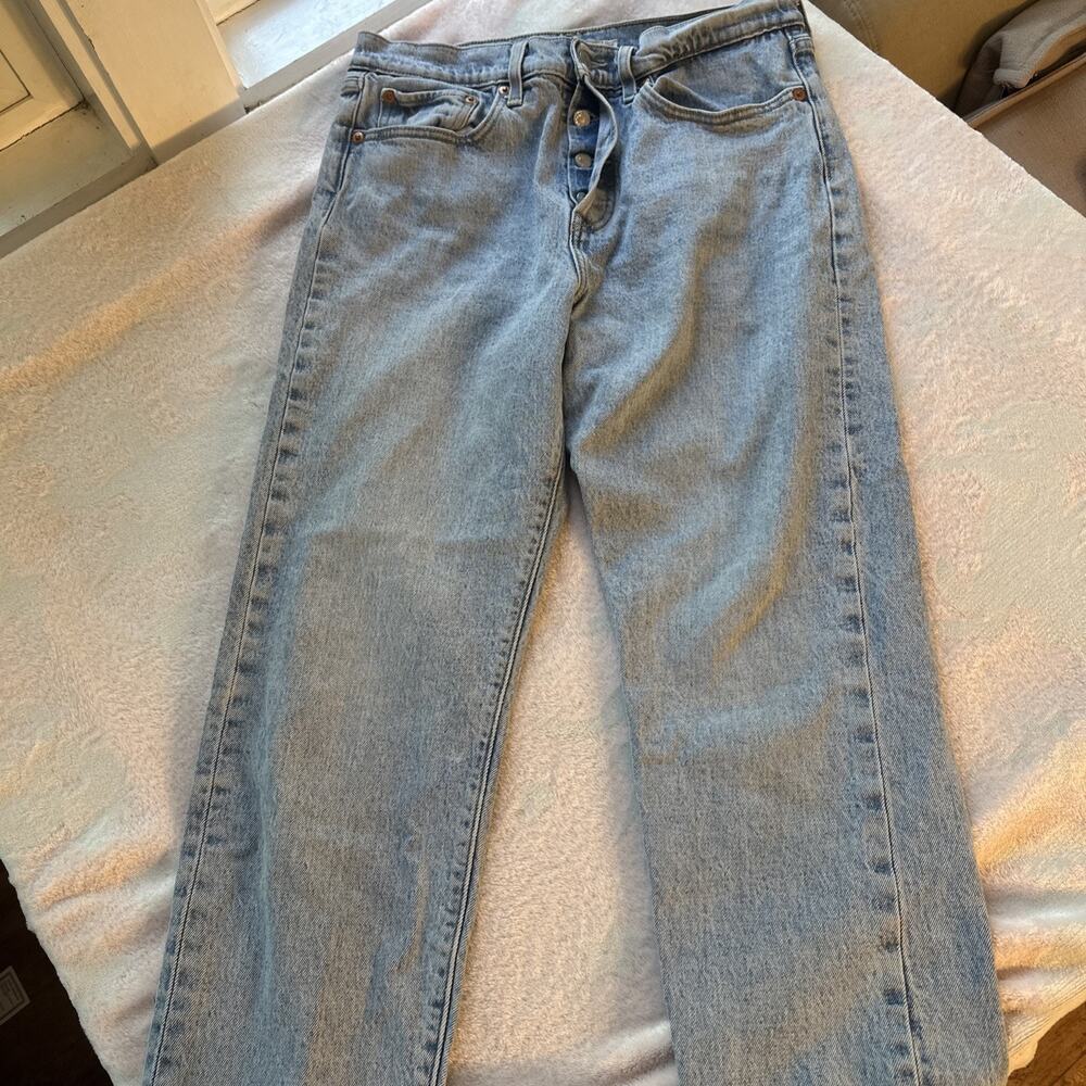 Levi’s Wedgie Icon Fit Ankle Jeans “Tango Light” Waist 30 Button Closure Womens